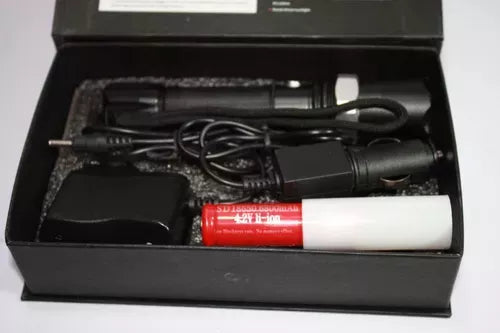 Linterna LED Táctica Recargable | Alta Potencia con Zoom y Cono de Emergencia SOS